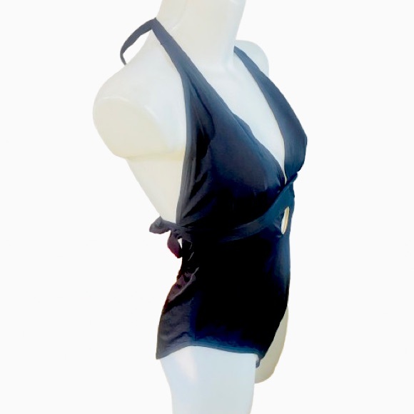 Tart Amaris Cutout Halter Black One
Piece Swimsuit Large NWT - Picture 6 of 12